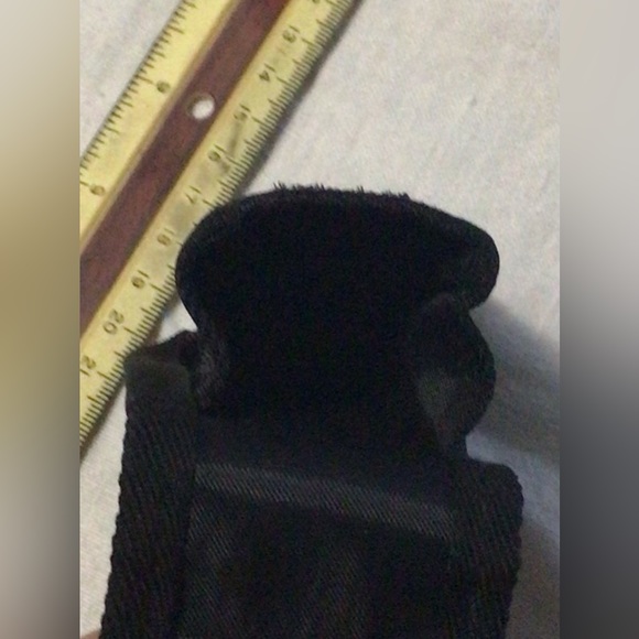 Small black pouch with belt loop. Velcro closure. - Picture 3 of 6